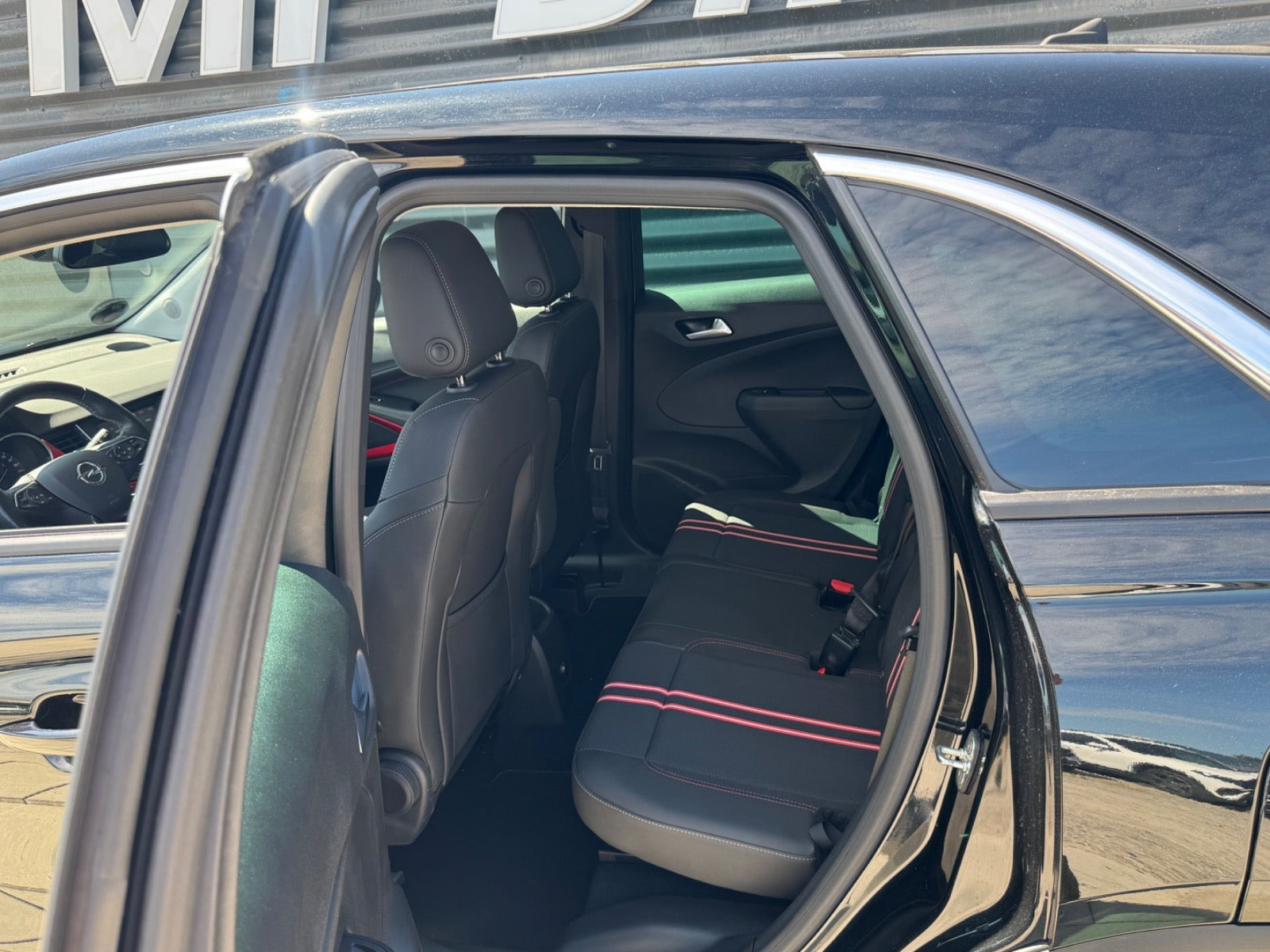 Sort Opel Crossland fra 2023