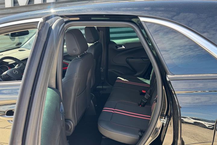 Sort Opel Crossland fra 2023