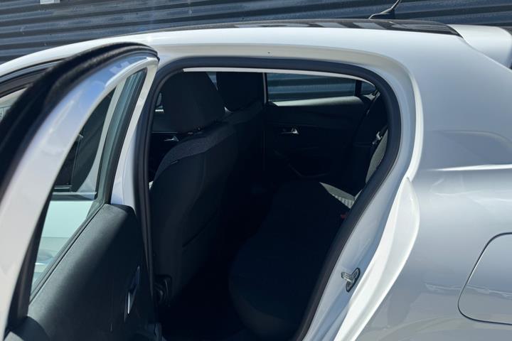 Hvid Peugeot 208 fra 2020
