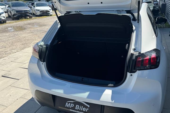 Hvid Peugeot 208 fra 2020