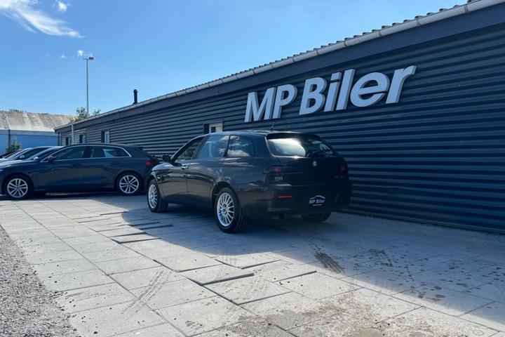 Sort Alfa Romeo 156 fra 2003