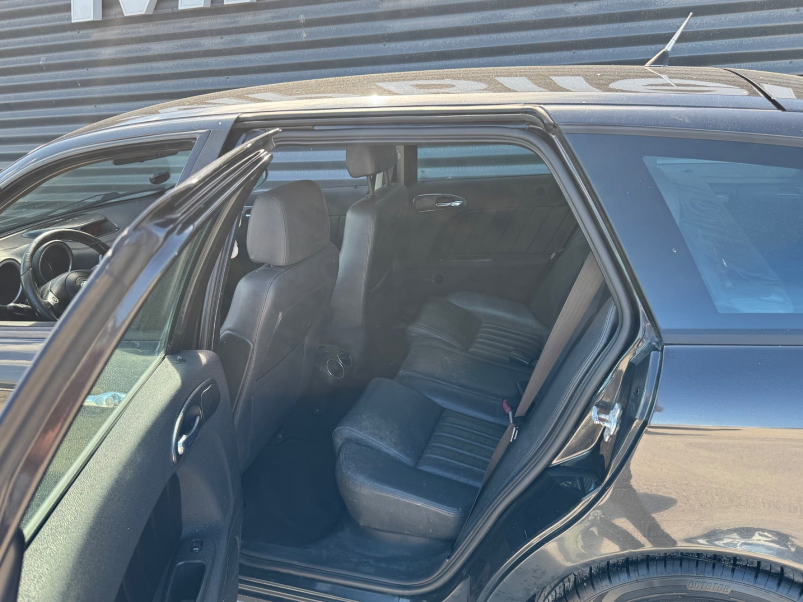 Sort Alfa Romeo 156 fra 2003