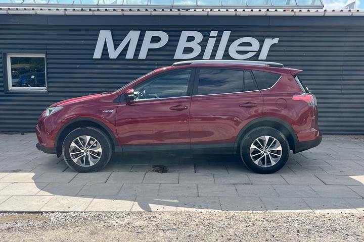 Rød Toyota RAV4 fra 2018