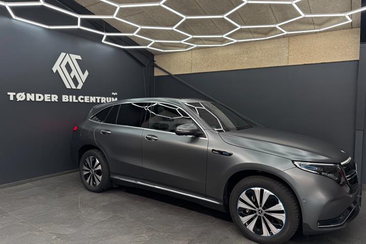 Grå Mercedes EQC400 fra 2023