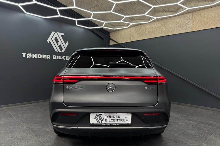 Grå Mercedes EQC400 fra 2023
