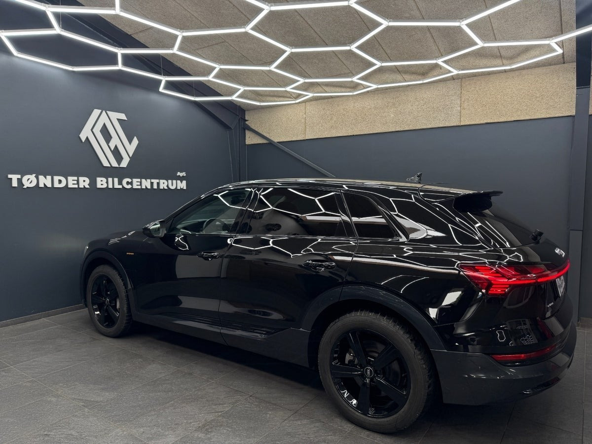 Sort Audi e-tron fra 2023