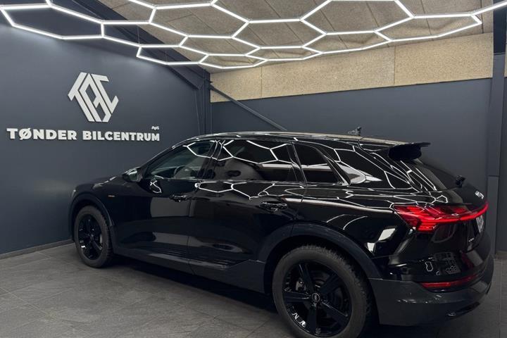 Sort Audi e-tron fra 2023