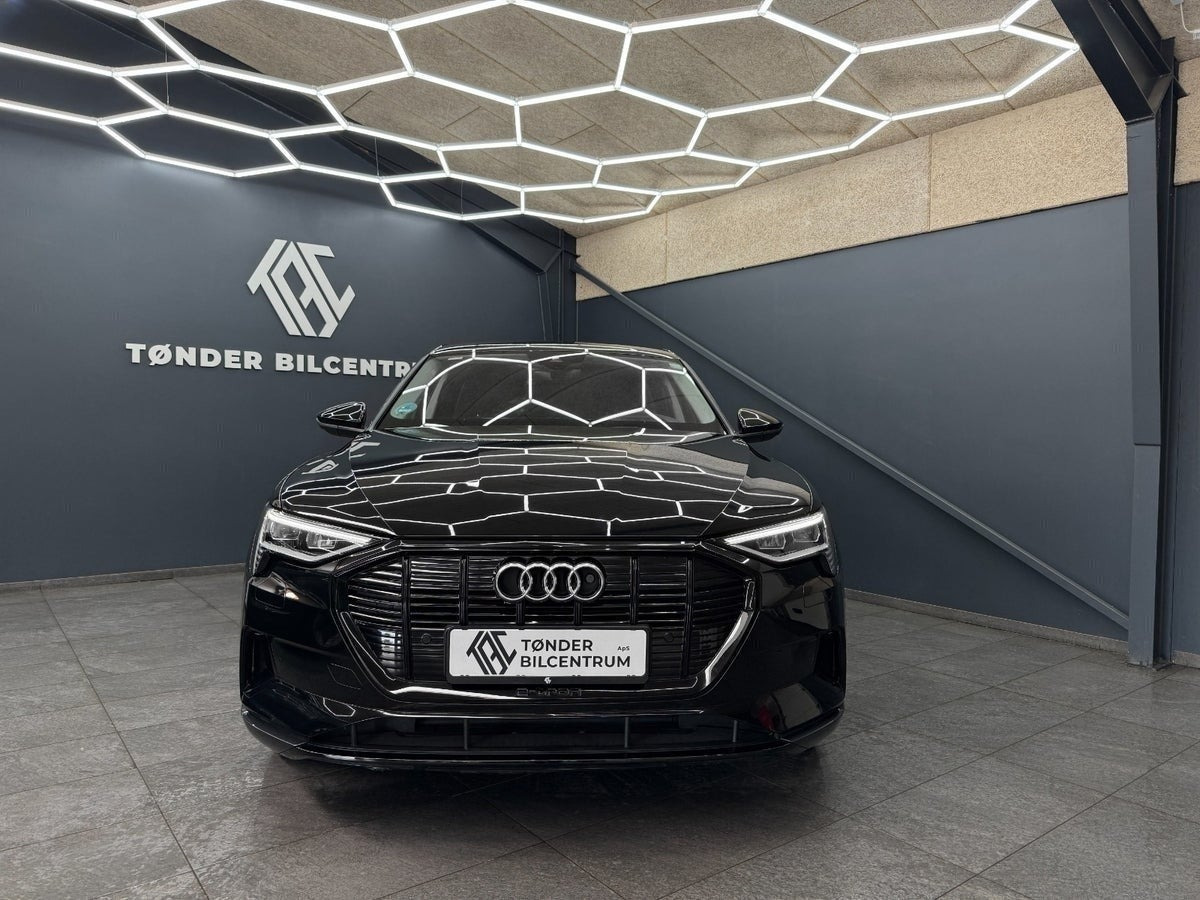 Sort Audi e-tron fra 2023
