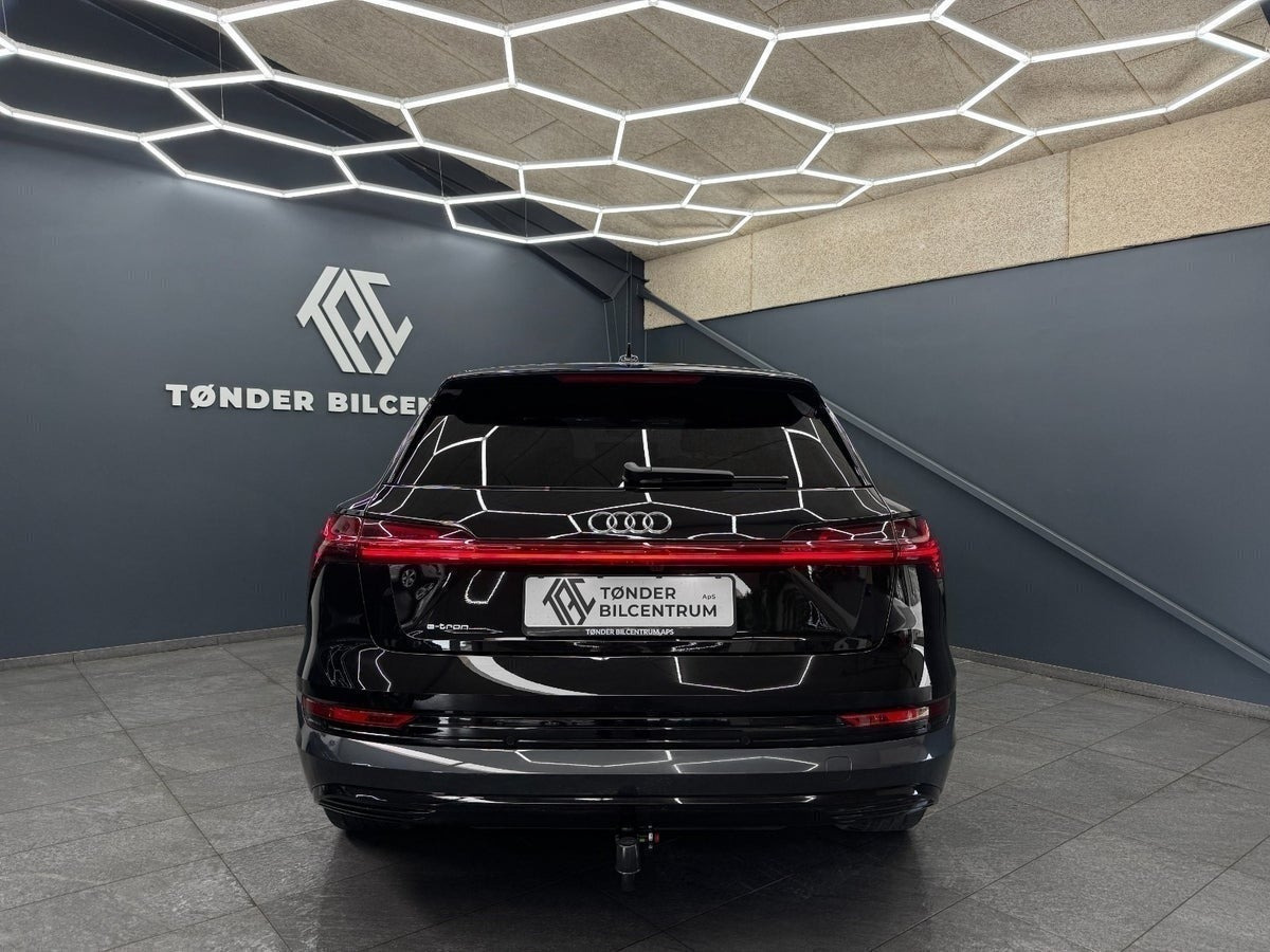 Sort Audi e-tron fra 2023