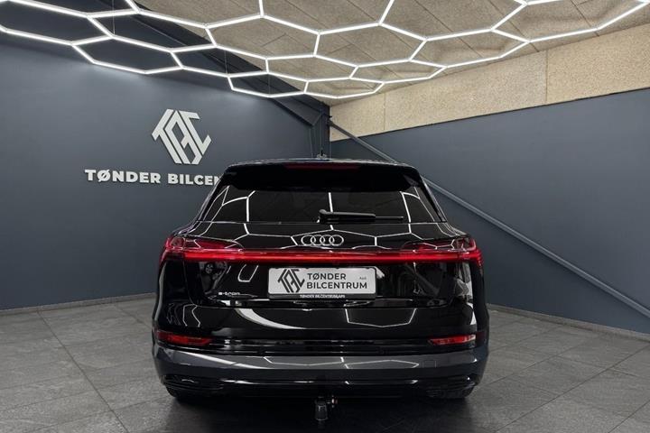 Sort Audi e-tron fra 2023