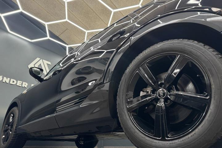 Sort Audi e-tron fra 2023