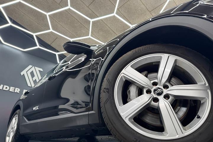 Sort Audi e-tron fra 2022