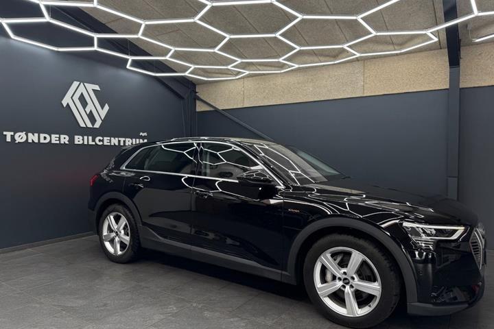 Sort Audi e-tron fra 2022