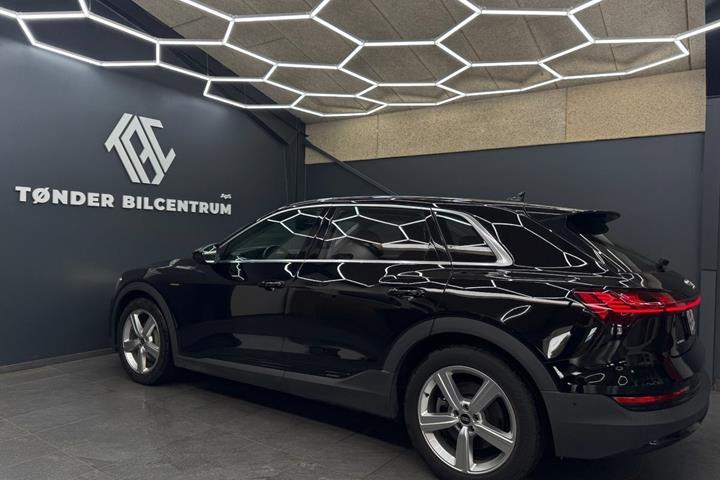 Sort Audi e-tron fra 2022