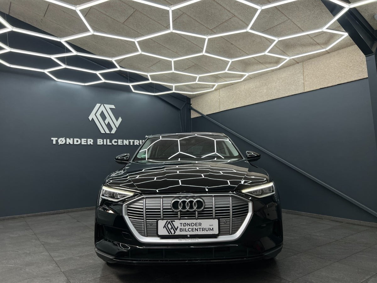 Sort Audi e-tron fra 2022
