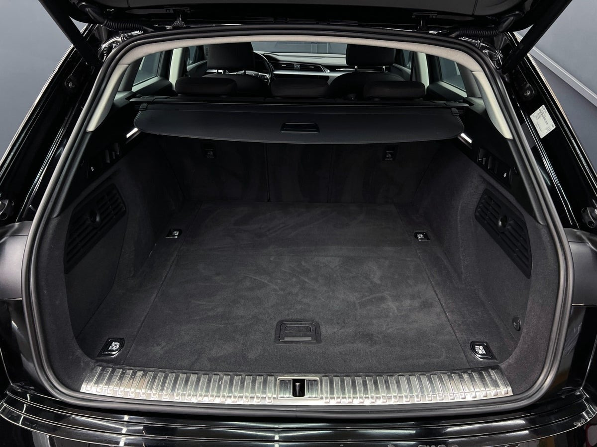 Sort Audi e-tron fra 2022