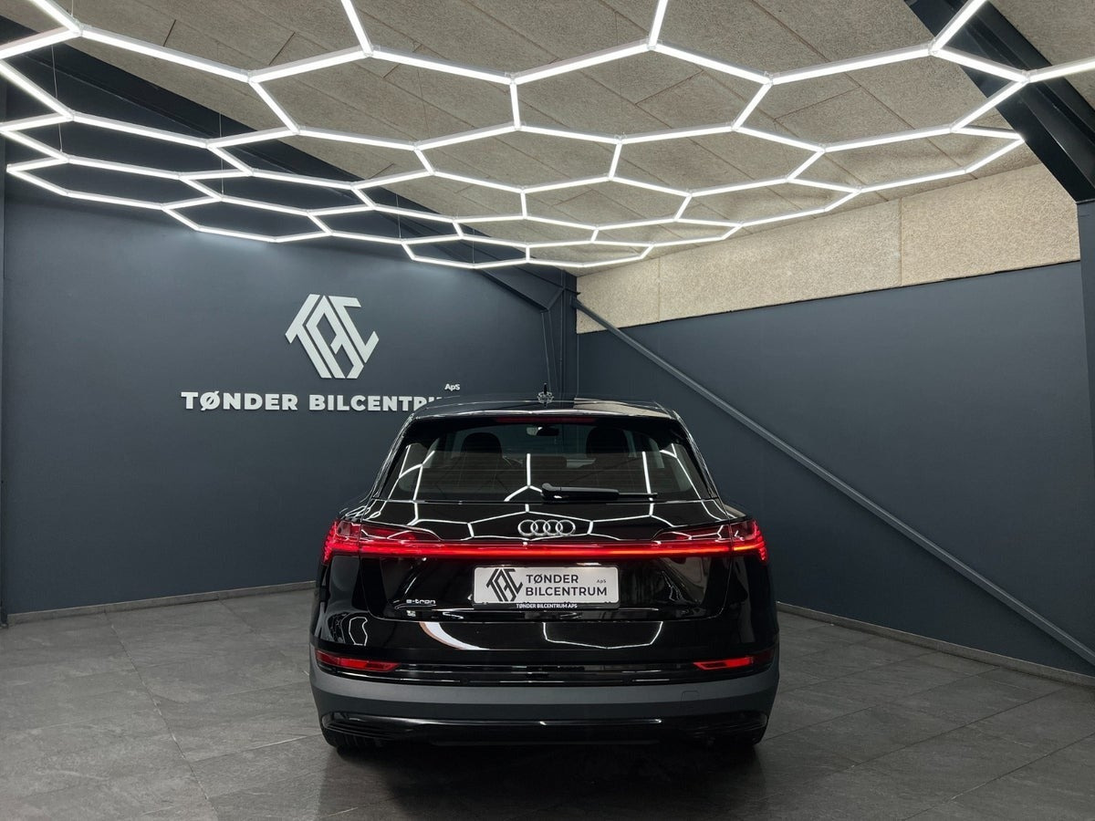 Sort Audi e-tron fra 2022