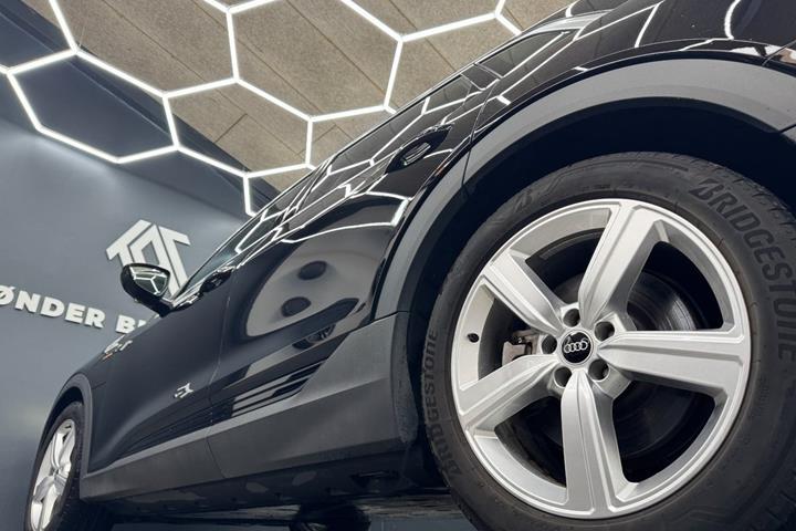 Sort Audi e-tron fra 2022