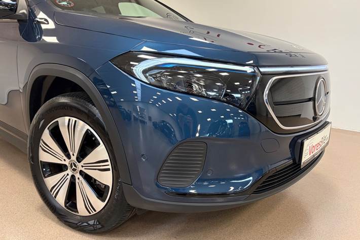 Blå Mercedes EQA250 fra 2022
