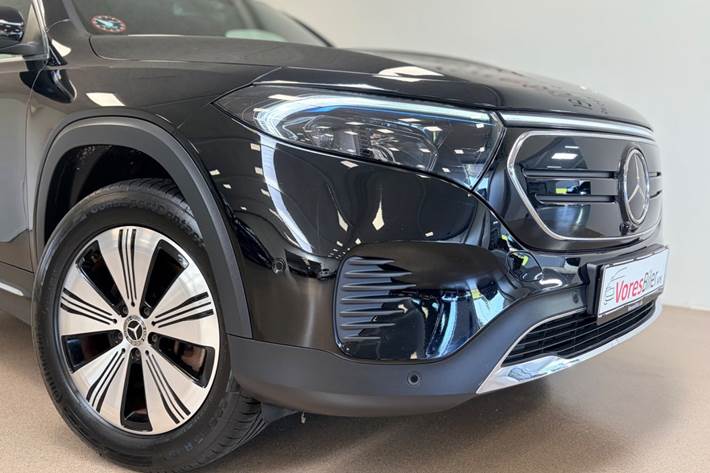 Sort Mercedes EQB250 fra 2023