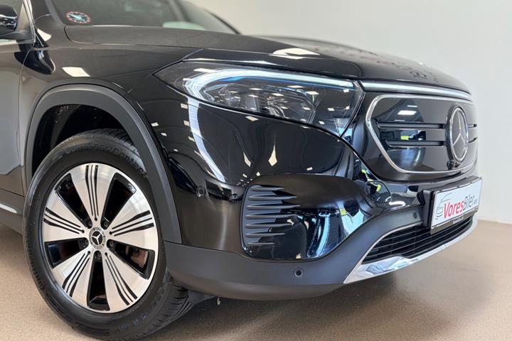 Sort Mercedes EQB250 fra 2023
