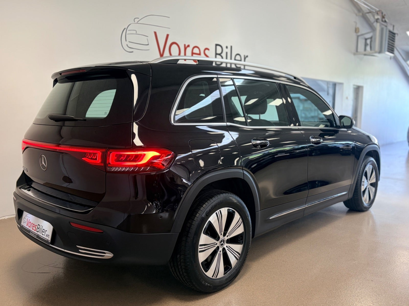Sort Mercedes EQB250 fra 2023