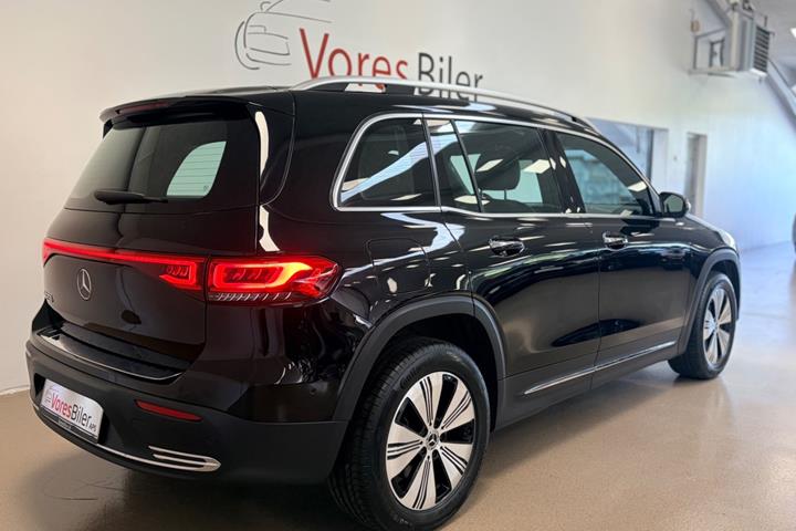 Sort Mercedes EQB250 fra 2023
