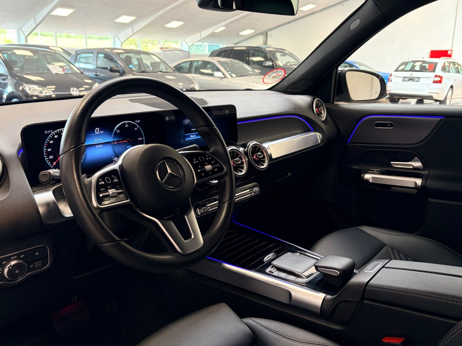 Sort Mercedes EQB250 fra 2023