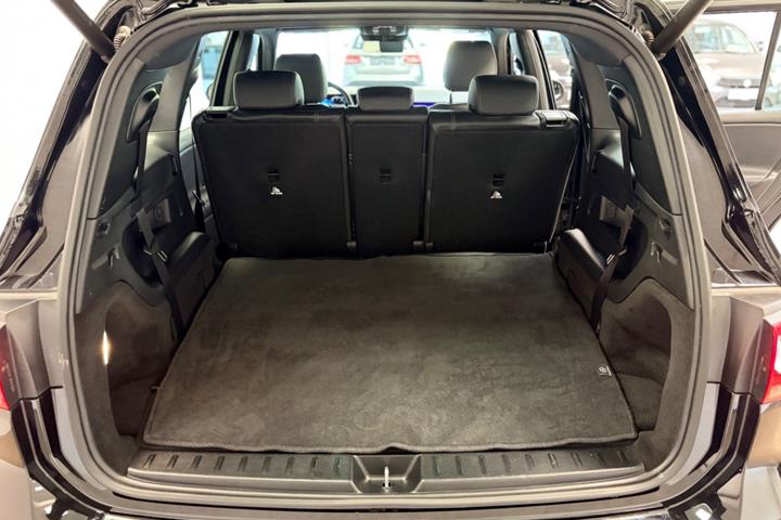Sort Mercedes EQB250 fra 2023