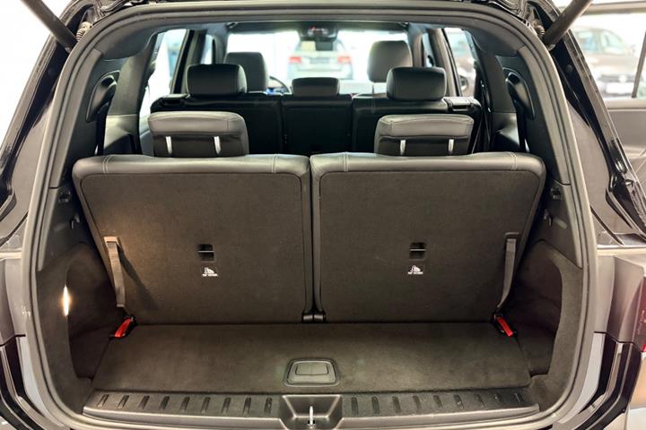 Sort Mercedes EQB250 fra 2023