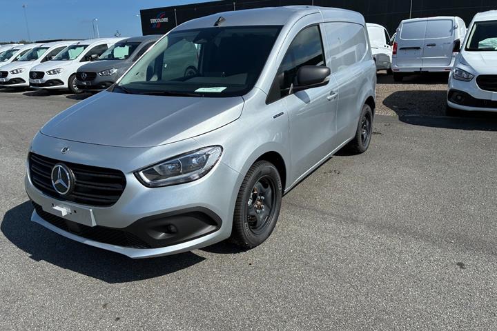 Sølv Mercedes eCitan fra 2026 set udefra