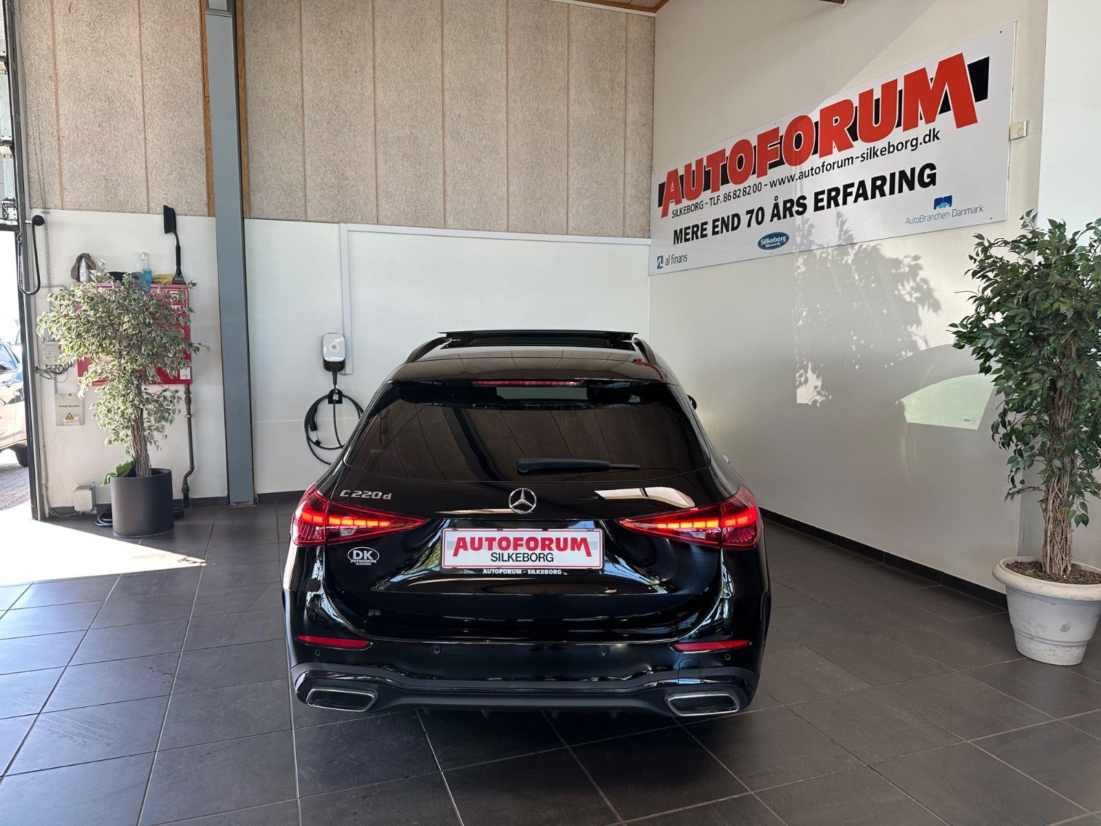 Sort Mercedes C220 d fra 2022