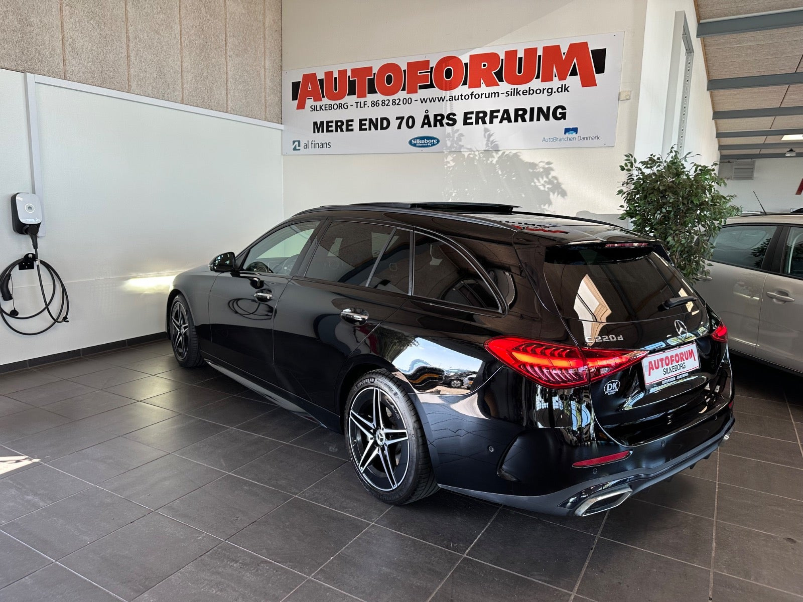 Sort Mercedes C220 d fra 2022