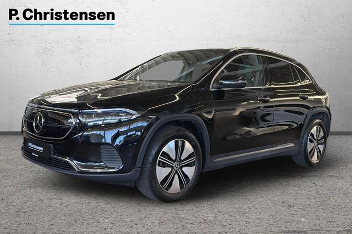 Sort Mercedes EQA250 fra 2022 set udefra