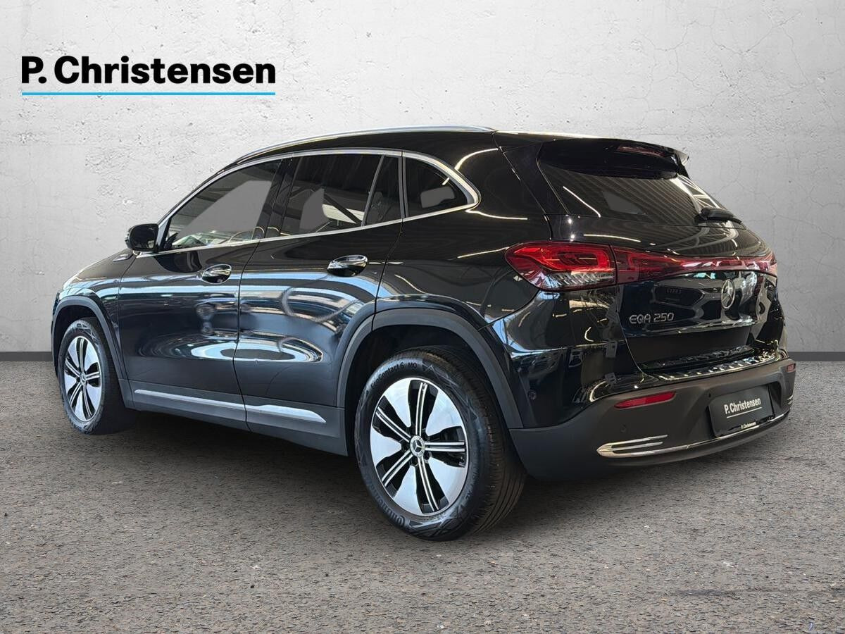 Sort Mercedes EQA250 fra 2022