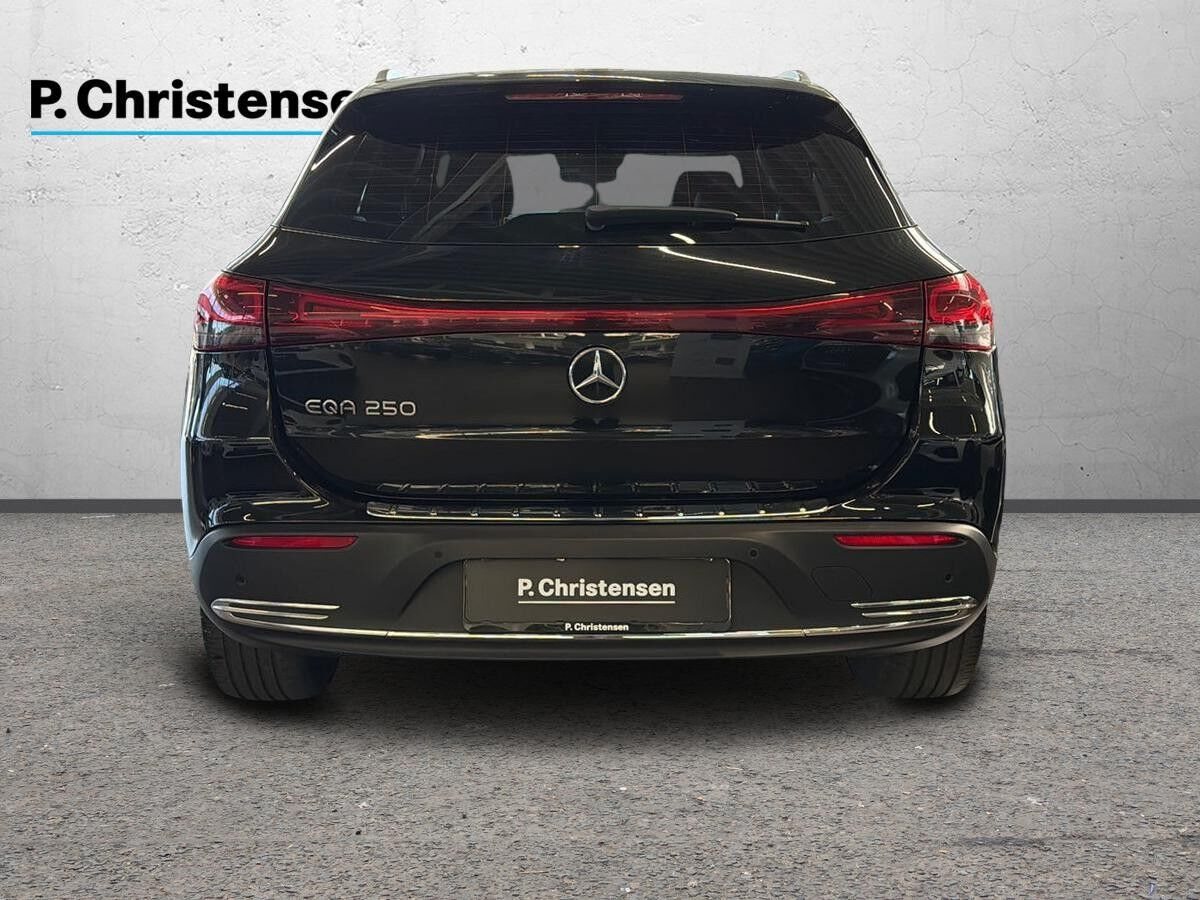 Sort Mercedes EQA250 fra 2022
