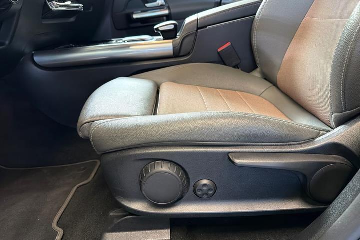 Sort Mercedes EQA250 fra 2022