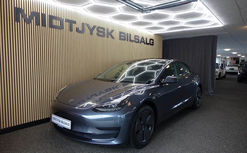 Tesla Model 3 Long Range AWD