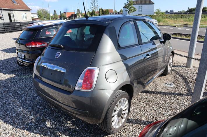 Grå Fiat 500 fra 2013