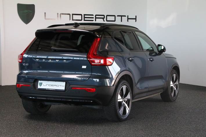 Blå Volvo XC40 fra 2022