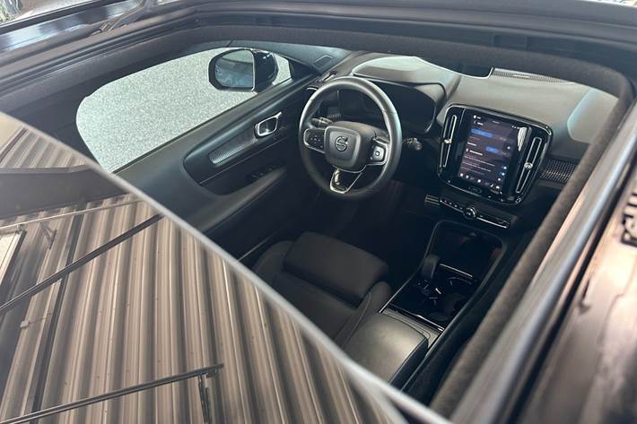 Blå Volvo XC40 fra 2022