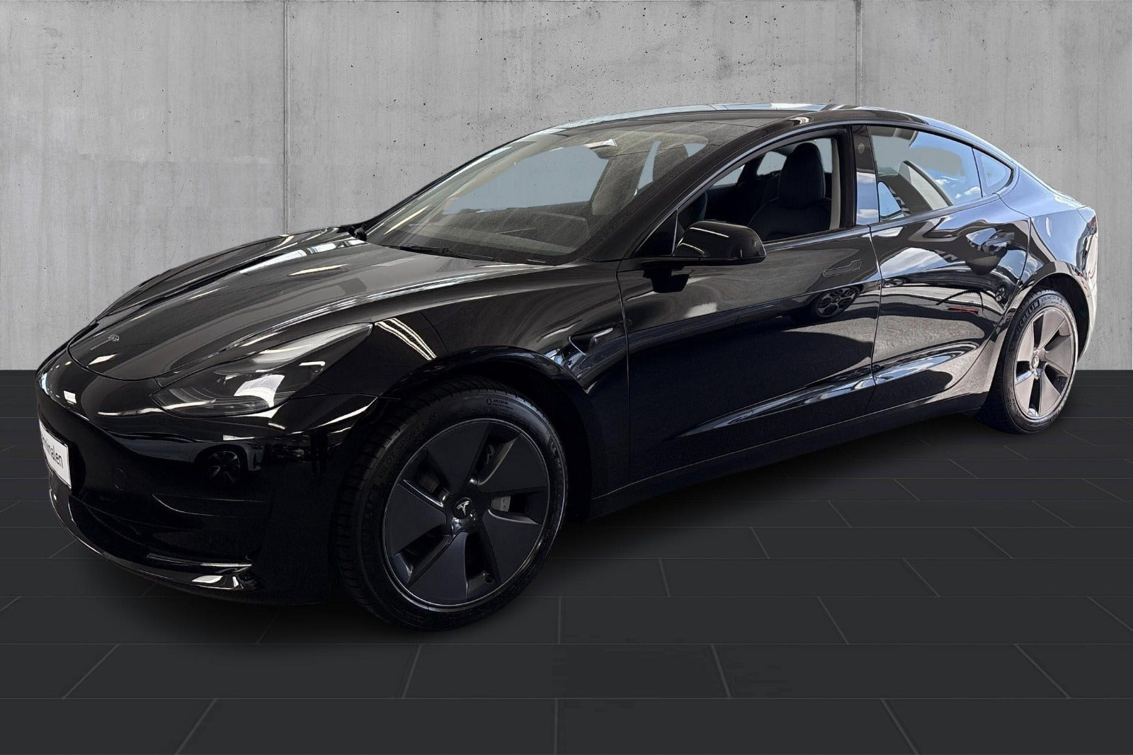 Sort Tesla Model 3 fra 2023