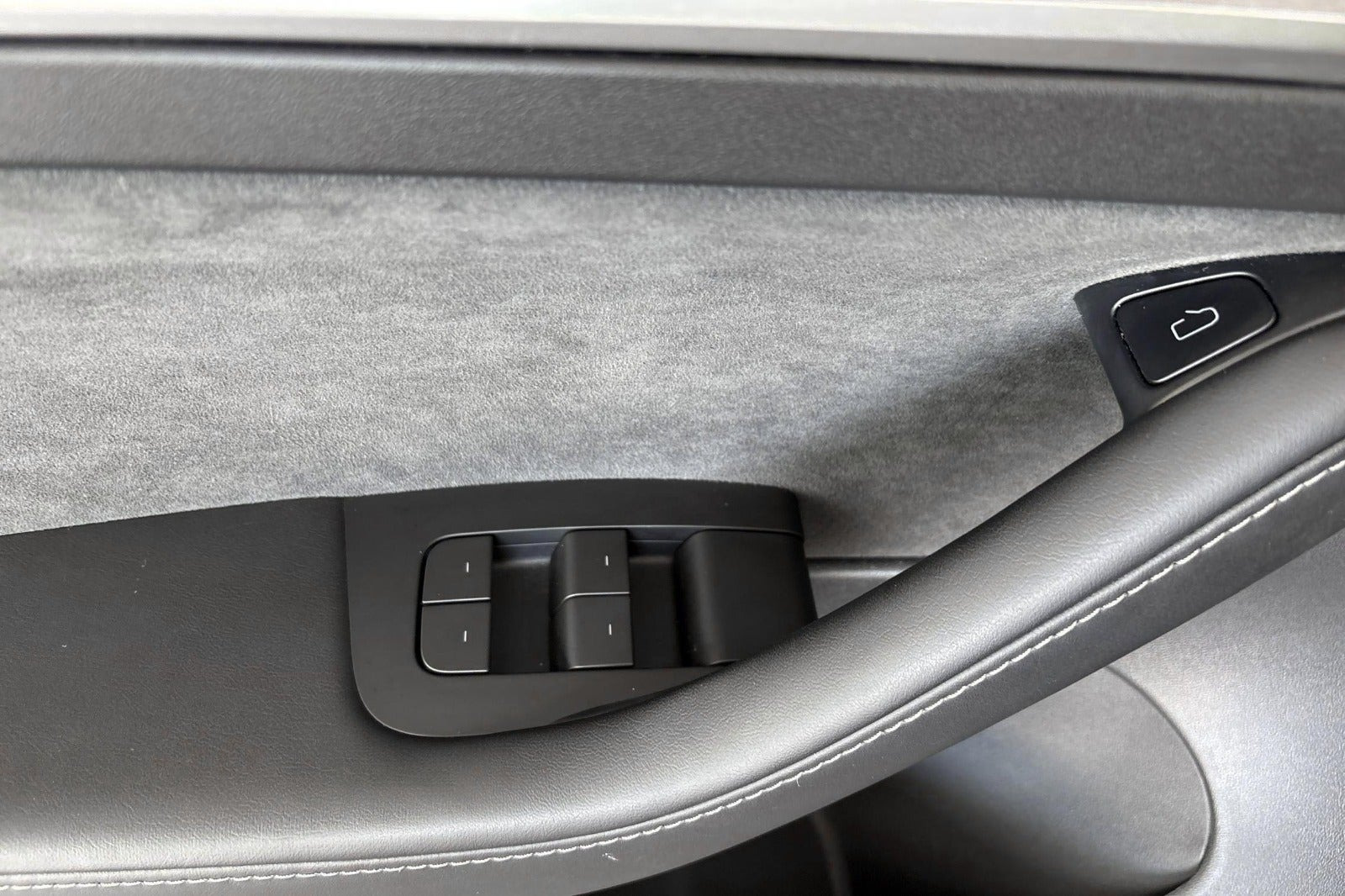 Sort Tesla Model 3 fra 2023