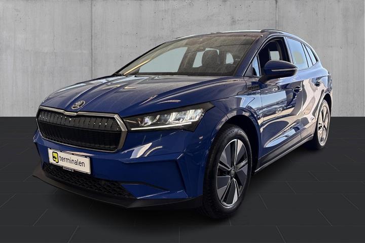 Blå Skoda Enyaq fra 2023 set udefra