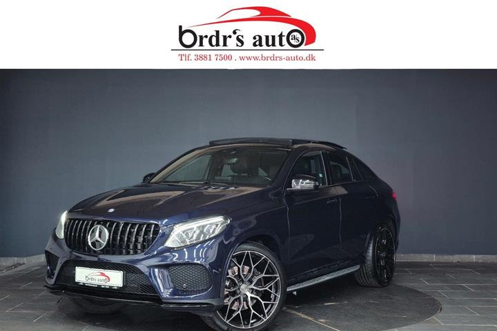 Blå Mercedes GLE400 fra 2016 set udefra