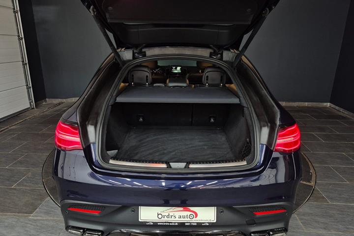 Blå Mercedes GLE400 fra 2016 set indefra