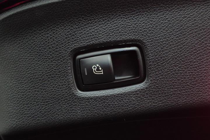 Blå Mercedes GLE400 fra 2016