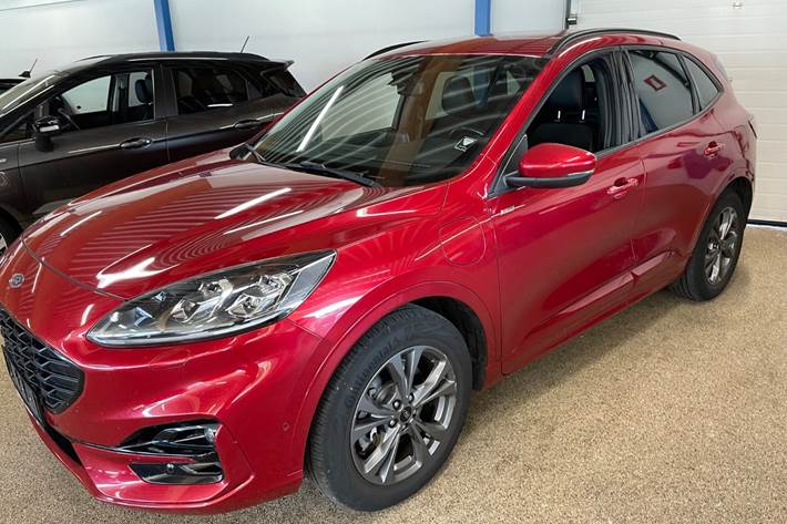 Rød Ford Kuga fra 2020