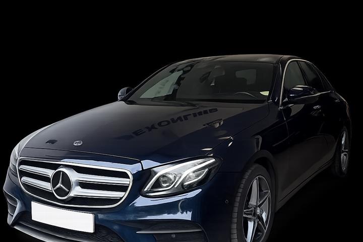 Blå Mercedes E300 de fra 2019 set udefra