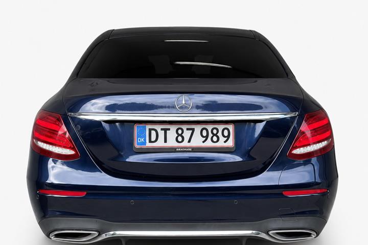 Blå Mercedes E300 de fra 2019